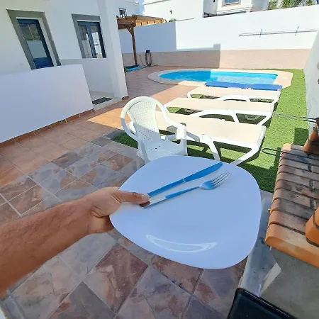 Linda Con Piscina Privada Villa Playa Blanca
