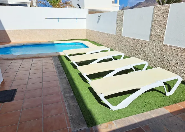 Linda Con Piscina Privada Вилла *