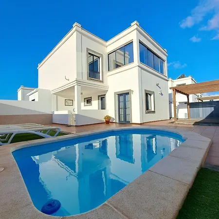 Linda Con Piscina Privada *